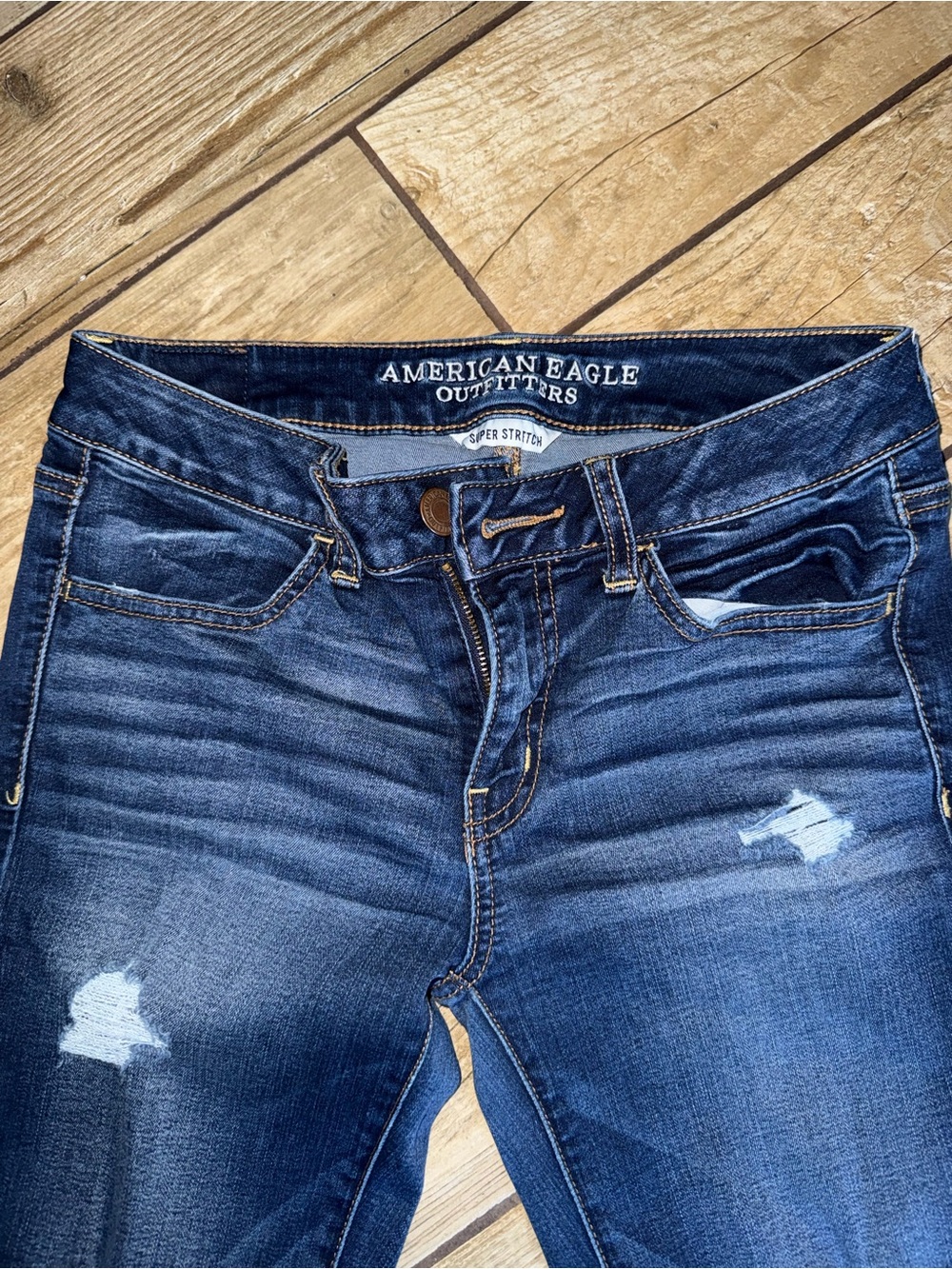 American Eagle Outfitters Women’s Dark Blue Skinny Jeans with Light Distress